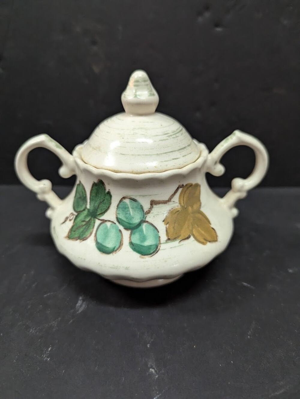 RETIRED Vineyard by Metlox Poppytrail Vernon Sugar Bowl & Lid 4 5/8"
